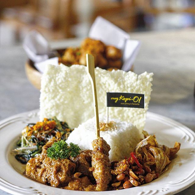 Nasi Uduk Buntut Rendang